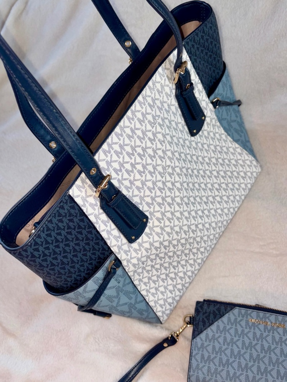 MICHAEL KORS Voyager Bag & Wallet Like New!! - Picture 4 of 15